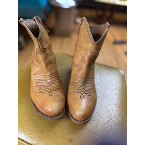 Naya Leather Ankle Boots Size 8 Tan